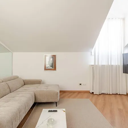 Santa Sofia Penthouses شقة