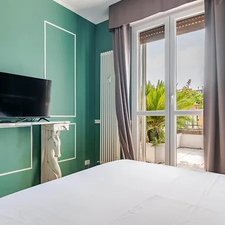 Penthouse With Super Terrace * ميلان
