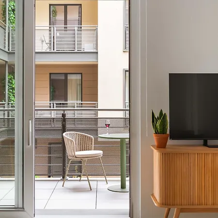 Limehome Navigli 4* Милан