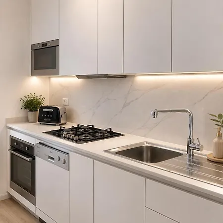 Duomo 2 Min A Piedi - 95mq Designer Con Posto Auto Privato Incluso Aria Condizionata דירה
