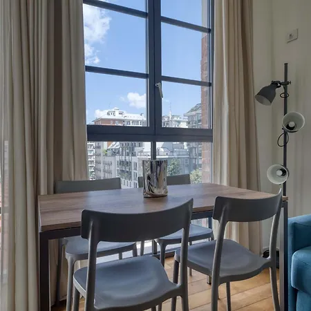 Bright 1br Near To The Center Of