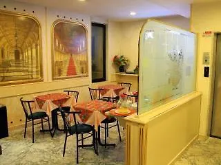 Отель Vienna 3*