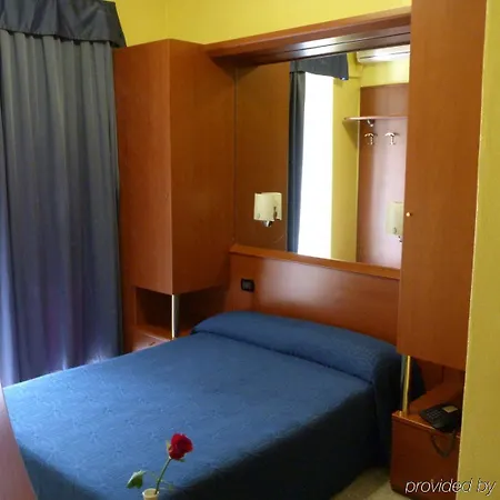 Aurora Hotel *