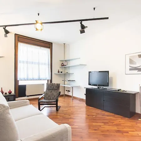 Flat In Duomo דירה מילאנו