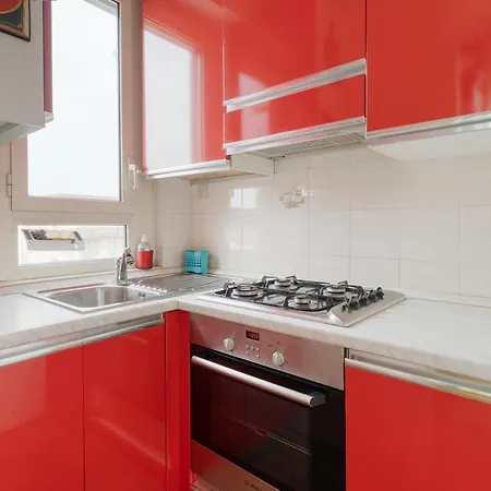 Guesthost - Cozy Balcony Flat Near Porta Romana דירה *