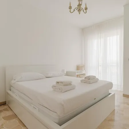 Guesthost - Spacious Terrace Flat X7 Mm2 Udine Appartement *