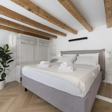 Appartement Charming Navigli - 10 Minuti Dal Duomo Milaan
