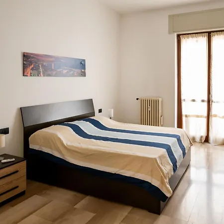 Spacious Aparment 10 Mins Walk From Duomo Appartement
