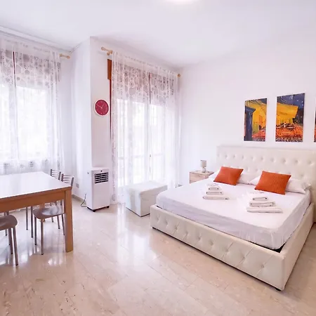 Navigli - Sunny & Peaceful Flat In Leafy Courtyard