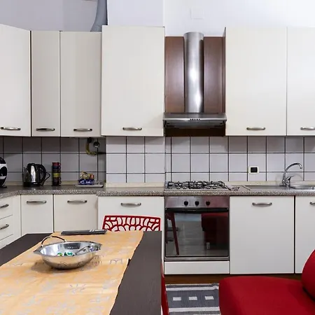 Pina's Three-room Apartment, Parking Space & Garden Daire Milano