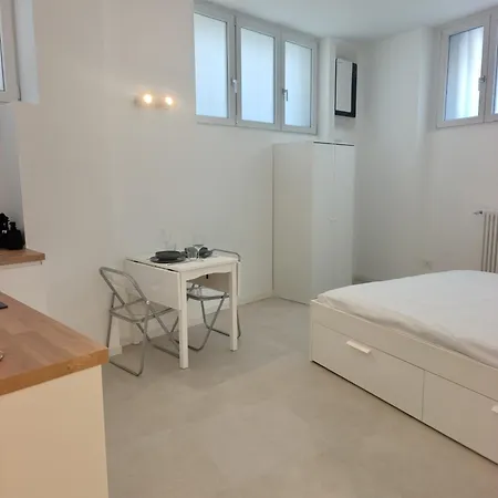 Lägenhet Duomo 10 Min - Spacious With Ac, Dryer & Self Check-in