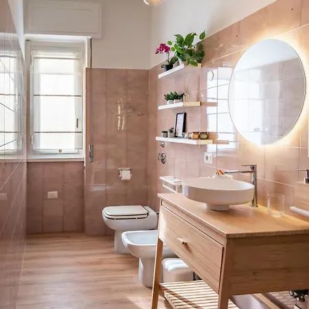 New! Modern Milanese - 3 Min To Metro Appartement Milaan
