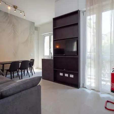 Apartamento New Design With Balcony, Bocconi 10 Min Walk, 4 Guests *