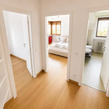 10 Min Walk To Metro M2 - Close To Forum Assago Апартаменты