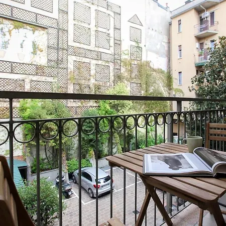 Hacca Collection - Bright 1br With Balcony - Iconic Ticinese District Lägenhet