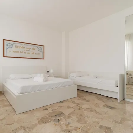 Guesthost - Spacious Terrace Flat X7 Mm2 Udine Appartement