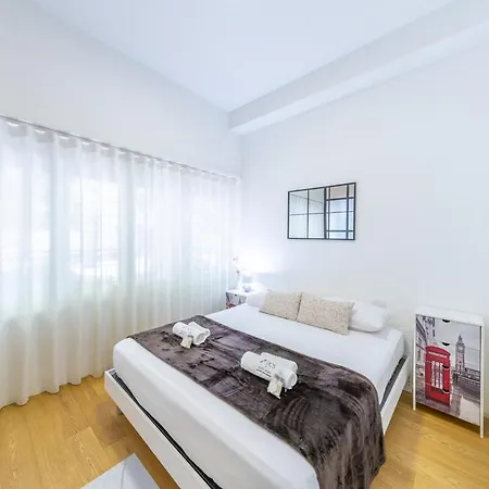 Appartement Arco Della Pace Luxurious 1-bedroom With Ac Milaan