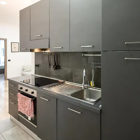 Spacious Aparment 10 Mins Walk From Duomo Appartement