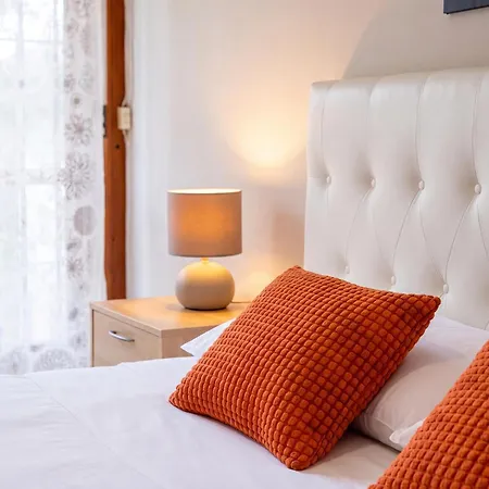 Appartement Navigli - Sunny & Peaceful Flat In Leafy Courtyard Milaan
