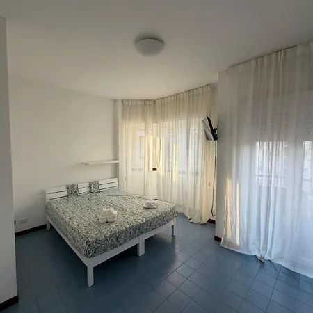 Luminoso Monolocale Con Parcheggio 403 Appartement