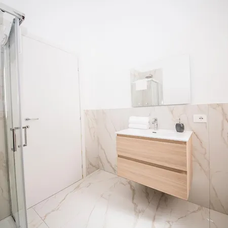 Hearth Centre Navigli * Milano