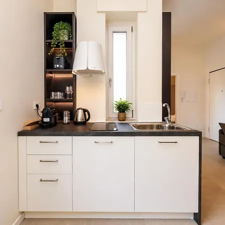 New Design With Balcony, Bocconi 10 Min Walk, 4 Guests Milano