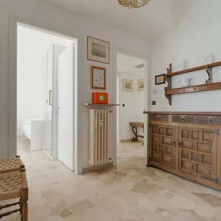 Guesthost - Spacious Terrace Flat X7 Mm2 Udine Appartement Milaan