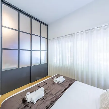 Appartement Arco Della Pace Luxurious 1-bedroom With Ac Milaan