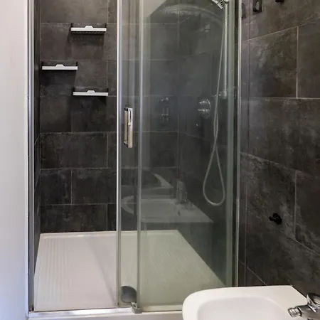 Spacious Aparment 10 Mins Walk From Duomo *