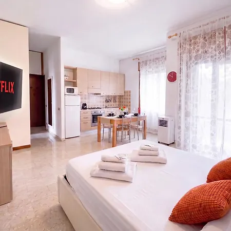 Navigli - Sunny & Peaceful Flat In Leafy Courtyard *