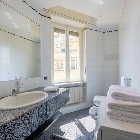 Urban Five - Bright 6th Floor Aprt -10 Min To Duomo Milaan