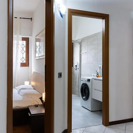 Daire Pina's Three-room Apartment, Parking Space & Garden Milano