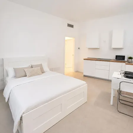 Lägenhet Duomo 10 Min - Spacious With Ac, Dryer & Self Check-in Milano