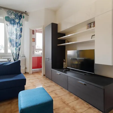 Guesthost - Cozy Balcony Flat Near Porta Romana * מילאנו