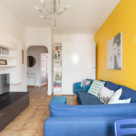 Guesthost - Cozy Balcony Flat Near Porta Romana * מילאנו