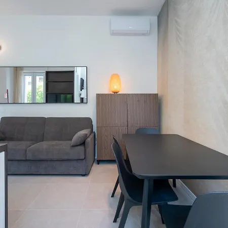 Lägenhet New Design With Balcony, Bocconi 10 Min Walk, 4 Guests Milano