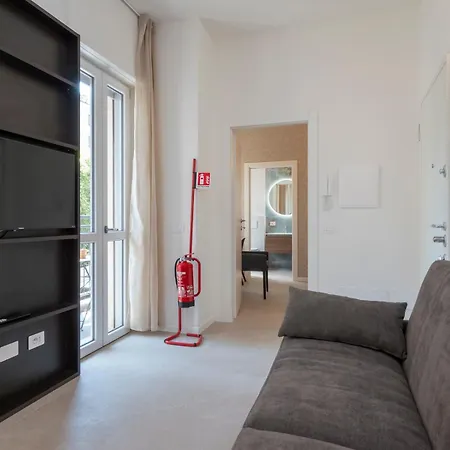 Lägenhet New Design With Balcony, Bocconi 10 Min Walk, 4 Guests Milano