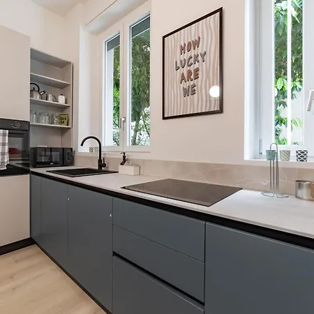 Appartement 8 Minute Walk From Station *