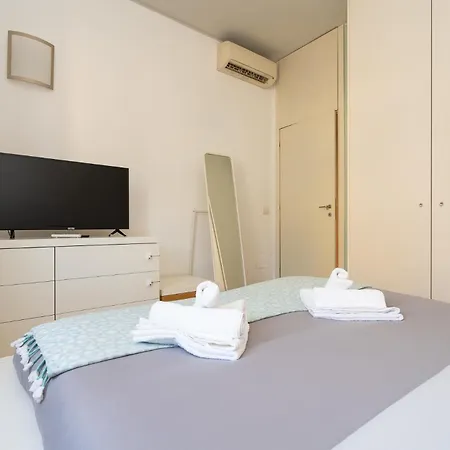 Modern Flat , Walk To Porta Garibaldi , 20 Min Duomo * Milano