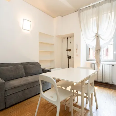 Modern Flat , Walk To Porta Garibaldi , 20 Min Duomo Lägenhet