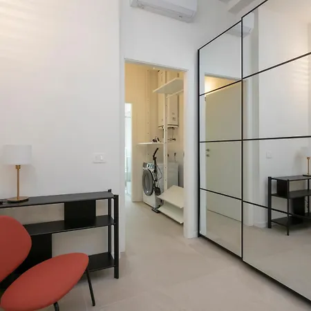 Modern Large Apartment, Bocconi 10 Min Walk, Porta Romana, 4 Guests ميلان