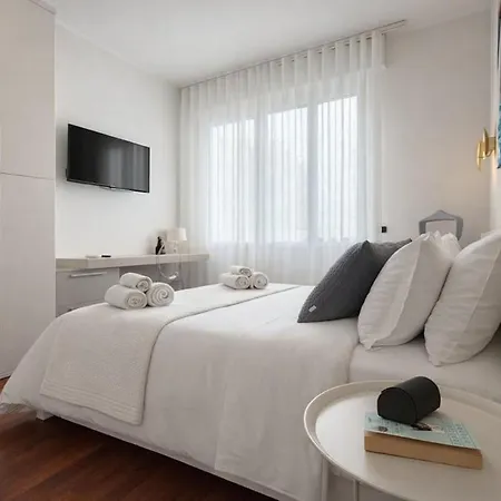 Stylish Retreat At Pop Portaluppi Daire *
