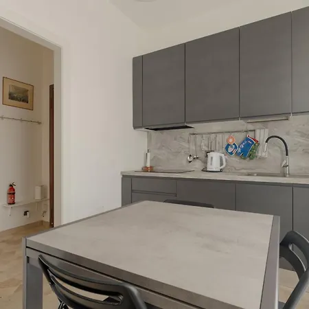 Guesthost - Spacious Terrace Flat X7 Mm2 Udine Appartement *