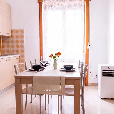 Navigli - Sunny & Peaceful Flat In Leafy Courtyard Appartement Milaan