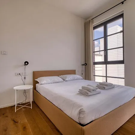 Bright 1br Near To The Center Of *