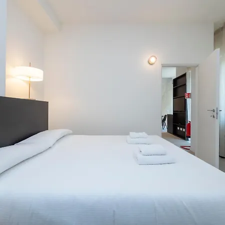 Apartamento New Design With Balcony, Bocconi 10 Min Walk, 4 Guests *