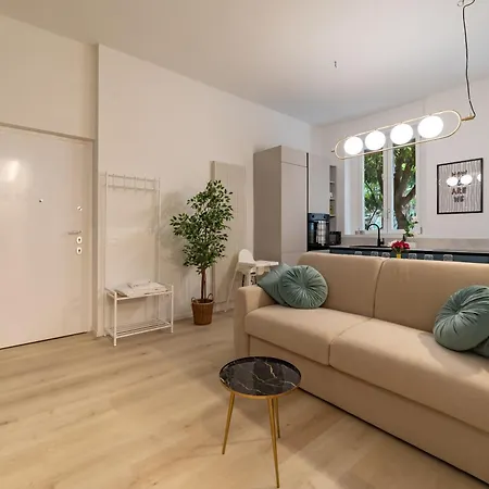 8 Minute Walk From Station * Milaan