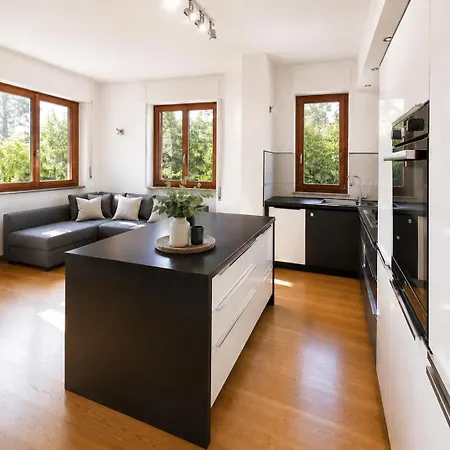 Апартаменты 10 Min Walk To Metro M2 - Close To Forum Assago *
