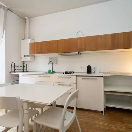 Modern Flat , Walk To Porta Garibaldi , 20 Min Duomo Milano