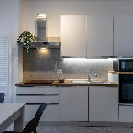 Stayeasy Ranzoni - 4 Bedrooms, Close To M1 Metro Lägenhet Milano